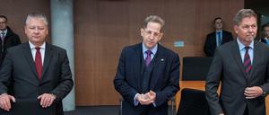 Die drei Nachrichtendienstchefs Bruno Kahl, Hans-Georg Maaßen und Christof Gramm bei der Anhörung im Deutschen Bundestag. 
