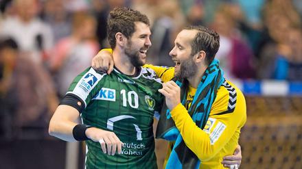 Jakov Gojun (links) und Silvio Heinevetter nach dem Sieg über Lemgo.