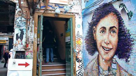 Das Anne Frank Zentrum in Mitte erhält künftig mehr Geld vom Senat. 