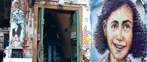 Das Anne Frank Zentrum in Mitte erhält künftig mehr Geld vom Senat. 