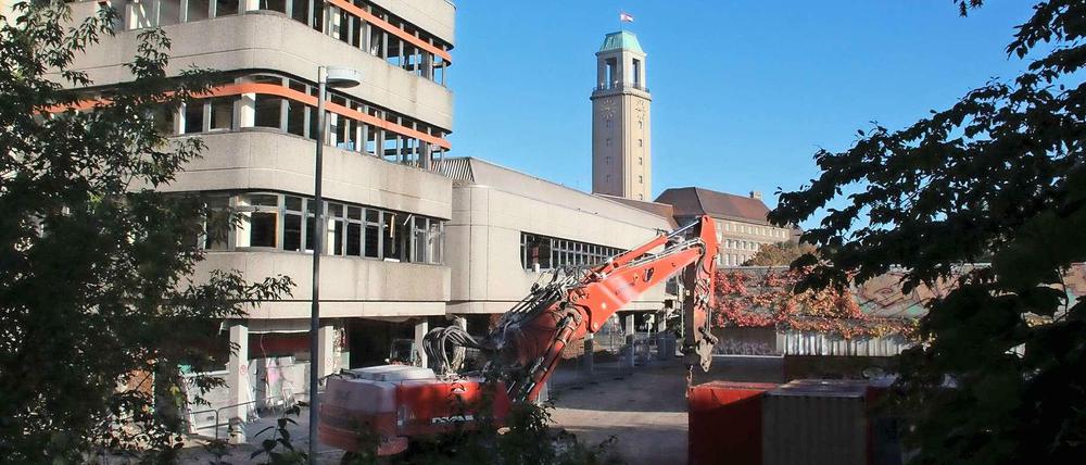 Der Abrissbagger ist schon da.