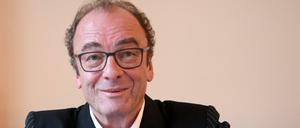 Der österreichische Autor Robert Menasse hat den Deutschen Buchpreis 2017 gewonnen.