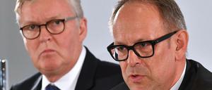 "Mit vielen Grüßen": Vorstandschef von Air Berlin Thomas Winkelmann (links) und Air Berlins Generalbevollmächtigter Frank Kebekus, hier bei einer Pressekonferenz Ende September 2017, haben den Mitarbeiterbrief unterschrieben.