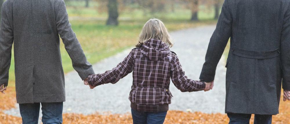 Erstmals durfte in Deutschland ein schwules Paar ein Kind adoptieren (Symbolbild). 