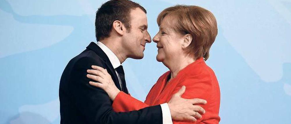Faible füreinander. Emmanuel Macron und Angela Merkel.