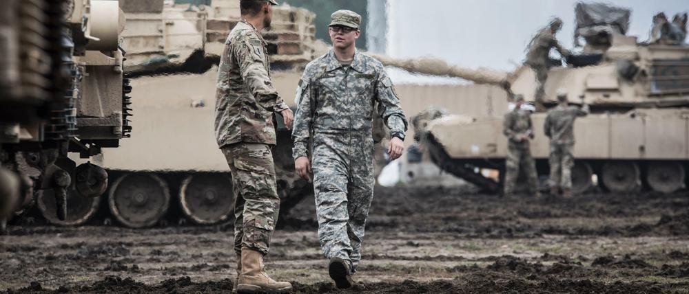 Auf Äckern im Westen Polens sammelt sich die "Zweite gepanzerte Kampfbrigade der ersten Infanteriedivision". Von hier aus werden die Einheiten in verschiedene Nato-Länder geschickt.