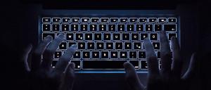 Die Aufnahmen des missbrauchten Kindes hatte der Täter über das Darknet verbreitet.