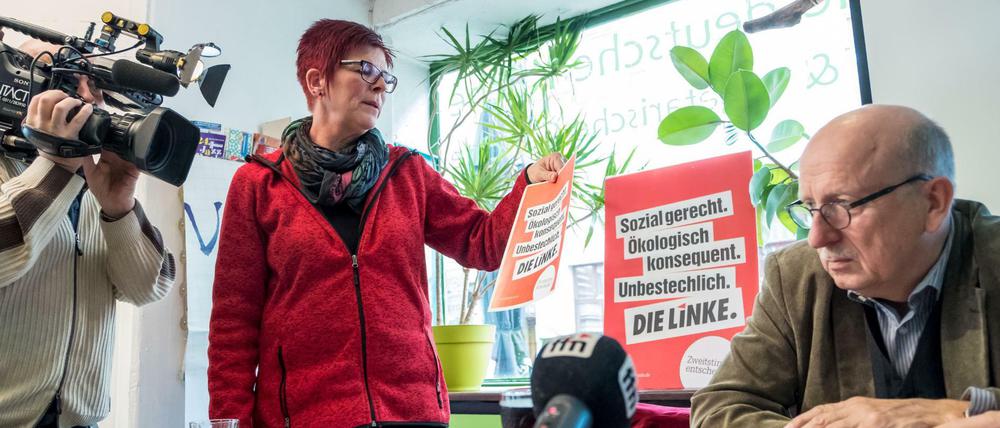 Die Spitzenkandidaten der Linkspartei Niedersachsen, Anja Stoeck und Hans-Henning Adler.