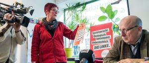 Die Spitzenkandidaten der Linkspartei Niedersachsen, Anja Stoeck und Hans-Henning Adler. 