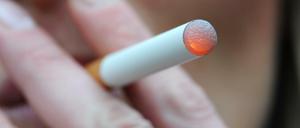 Glimmt, aber raucht nicht: Die elektronische Zigarette. 