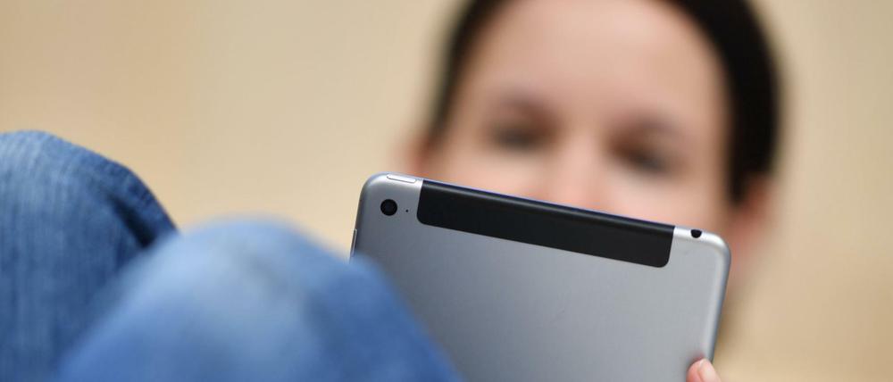 Neun von zehn Deutschen sind online, im Schnitt 149 Minuten täglich