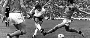 Gleich ist er drin: Gerd Müller (weißes Trikot) erzielt das 2:1 im WM-Finale 1974. 