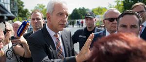 Gesprächsversuche. Sachsens Ministerpräsident Stanislaw Tillich im August 2015 in Heidenau. 