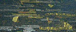 Blamable Banner. Solche Bilder soll es beim BVB nicht mehr geben. Foto: Fassbender/dpa