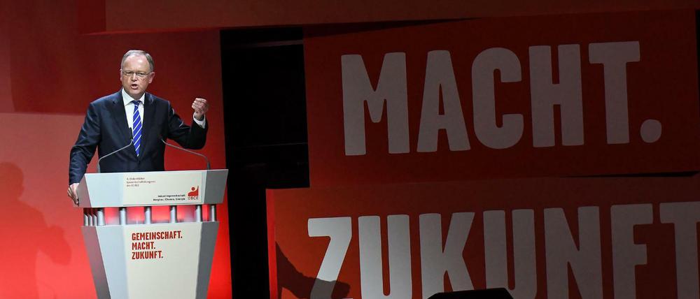 Ein Wahlsieg wäre sein Ticket in die Bundespolitik: Niedersachsens Ministerpräsident Stephan Weil will die SPD programmatisch erneuern.