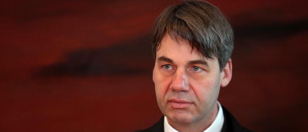 Passt zu Merkels Team. Jan Hecker steht nicht im Verdacht, in die erste Reihe zu drängen.