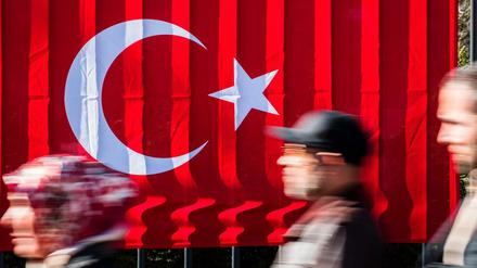 Unter türkischer Flagge läuft seit 1977 der Türkischunterricht in vielen Bundesländern.