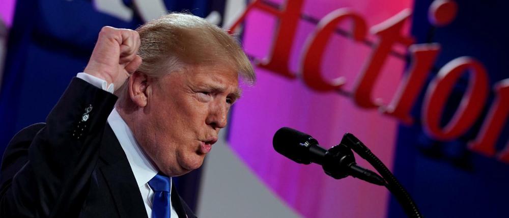 Der US-Präsident Donald Trump spricht vor konservativen Wählern in Washington.