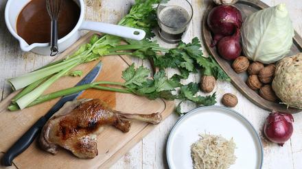 Gänsekeule mit Spitzkohl. Im Herbst schmecken deftige Gerichte besonders gut.