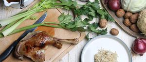 Gänsekeule mit Spitzkohl. Im Herbst schmecken deftige Gerichte besonders gut.