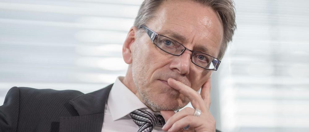 Der Präsident des Bundeskriminalamts, Holger Münch, verteidigt die Fahndung mit Fotos eines missbrauchten Mädchens.