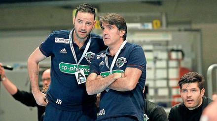 Wiedersehen macht Freunde. Carlos Ortega und sein Co-Trainer Iker Romero (links) feierten in Hannover einen perfekten Einstand. Bereits 2005 standen sie beim FC Barcelona als Spieler in einer Mannschaft und gewannen die Champions League.