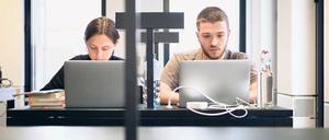 Besonders junge Menschen – wie hier im Grimm-Zentrum der Humboldt-Universität – können sich eine Welt ohne digitale Medien kaum vorstellen. 