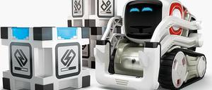 Der knuffige elektronische Spielzeugroboter kann schon mal böse werden, wenn er beim Spielen verliert.