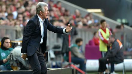 Auch mit 72 Jahren noch sehr engagiert an der Seitenlinie: Jupp Heynckes.