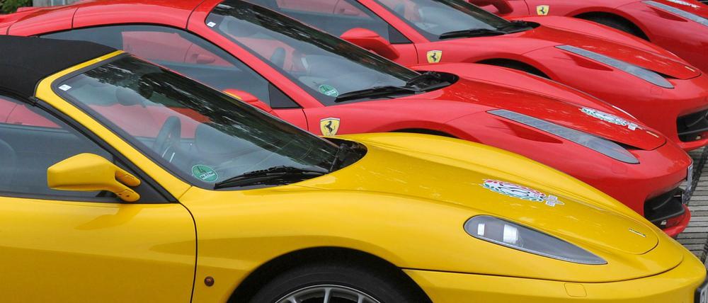 Anlass zur Razzia ist die Vermietung von Luxusautos (Symbolbild).