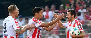 Bis vor drei Wochen war Damir Kreilach (Mitte) aus der Startelf des 1. FC Union nicht wegzudenken, zuletzt musste er seinen Kollegen beim Jubeln von draußen zuschauen. 