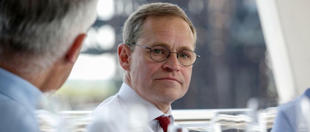 Berlins Regierender Bürgermeister Michael Müller (SPD) setzt seinen Fünf-Punkte-Plan zu Tegel um und benennt einen Schlichter.