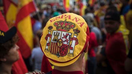 Bekenntnis zu Spanien auf einer Mütze 