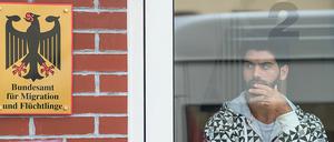 Ein Flüchtling auf dem Gelände der Erstaufnahmestelle für Asylbewerber in Eisenhüttenstatt (Brandenburg) im Sommer 2015.