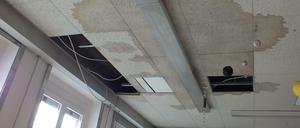 Wasserschaden in einem Bürogebäude (Symbolfoto)