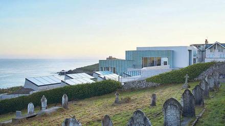 Glücklicher Übergang. Der Erweiterungsbau der Tate St. Ives von Jamie Fobert Architects am Porthmeor Beach.