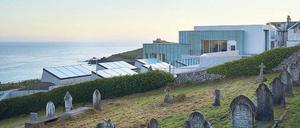Glücklicher Übergang. Der Erweiterungsbau der Tate St. Ives von Jamie Fobert Architects am Porthmeor Beach.