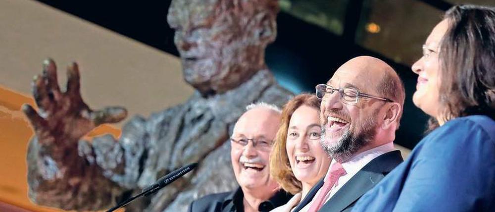 Erleichterung. Die SPD-Führung kann ihr Glück kaum fassen.