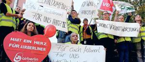 „Aktive Mittagspause“ taufte Verdi diese einstündige Protestaktion an der Air-Berlin-Zentrale am Montag.