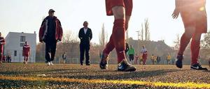 Noch ist alles friedlich. Doch nicht jedes Fußballspiel endet auch ohne übertriebene Aggressionen. Schuld sind oft aufgepeitschte Eltern, Trainer und Spieler.
