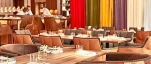 Ein bisschen Bistro-, ein bisschen Club-Atmosphäre: das Restaurant Orania im gleichnamigen Hotel am Oranienplatz in Kreuzberg.