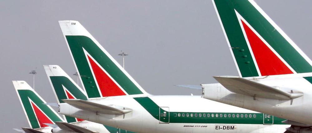Flugzeuge der Alitalia auf dem Flughafen ´Leonardo da Vinci» in Rom. 