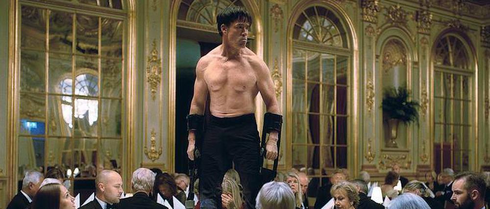 Szene aus "The Square": Der russische Aktionskünstler Oleg (Terry Notary) crasht mit seiner Affenperformance das Gala-Dinner.