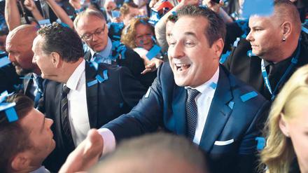 Blaumann. Eine seiner Ausflüchte ist zum geflügelten Wort geworden. Angesprochen auf einen von ihm gezeigten Kühnen-Gruß antwortete Heinz-Christian Strache: „Ich wollte drei Bier bestellen.“