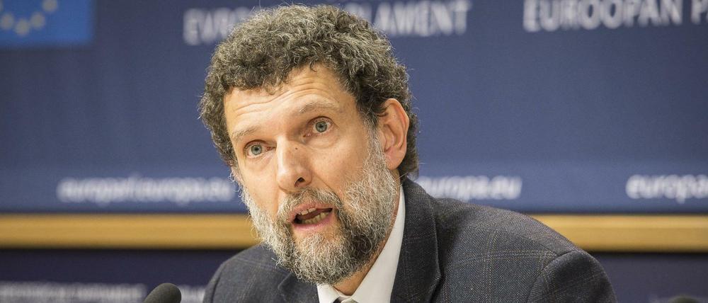 Osman Kavala, Vorsitzender des Kulturinstituts Anadolu Kültür, spricht am 11.12.2014 auf einer Pressekonferenz im EU-Parlament in Brüssel.