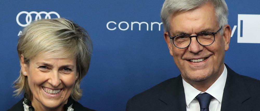 Die Chefs von ARD und ZDF, Karola Wille und Thomas Bellut, müssen die Ministerpräsidenten der Länder von ihren Vorschlägen für eine Strukturreform des öffentlich-rechtlichen Rundfunks überzeugen. 