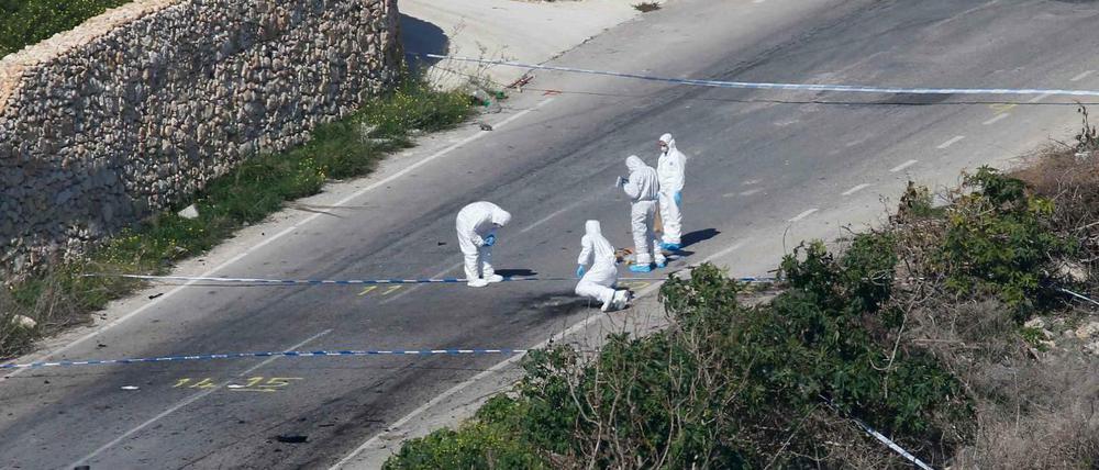 Forensik-Experten an der Stelle der Explosion auf Malta.