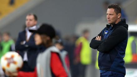 Mit kritischem Blick. Herthas Trainer Pal Dardai ist von seinem Team aktuell nur bedingt begeistert.