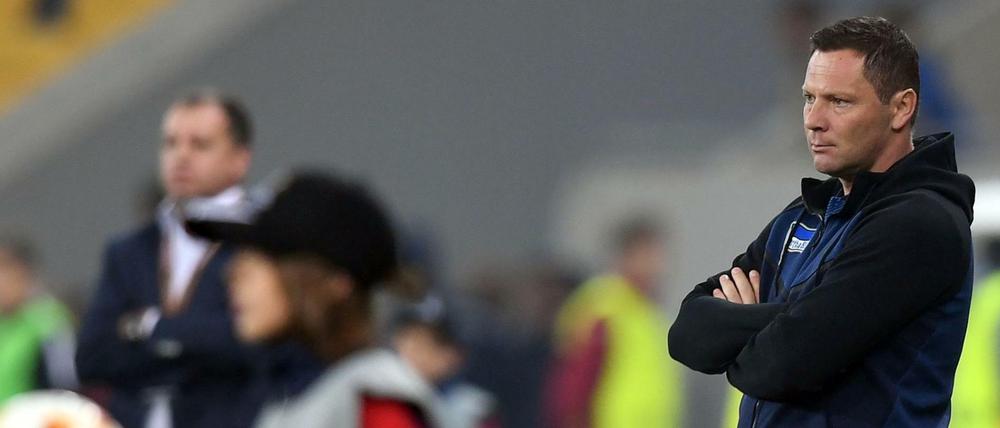 Mit kritischem Blick. Herthas Trainer Pal Dardai ist von seinem Team aktuell nur bedingt begeistert.