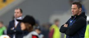 Mit kritischem Blick. Herthas Trainer Pal Dardai ist von seinem Team aktuell nur bedingt begeistert.